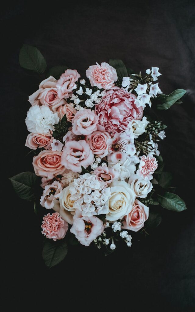ترتيب الزهور البيضاء والوردية بتلات صور ورد
